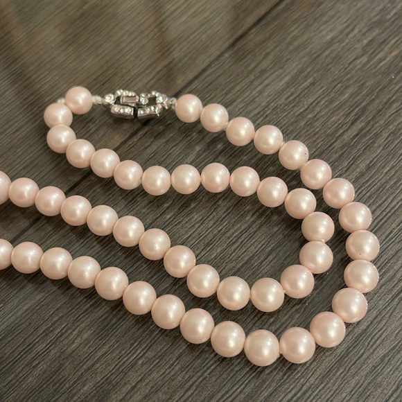 Vintage Pale Pink TRIFARI Single Strand of Pearls 45” - Picture 5 of 16